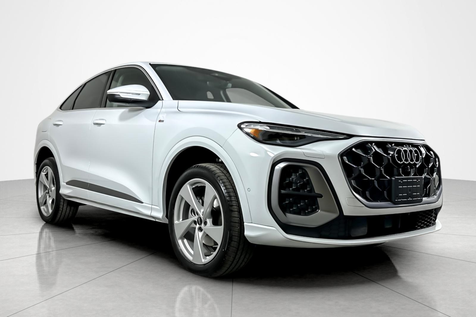 2025 Audi Q5 Sportback Premium Plus TFSI photo 2