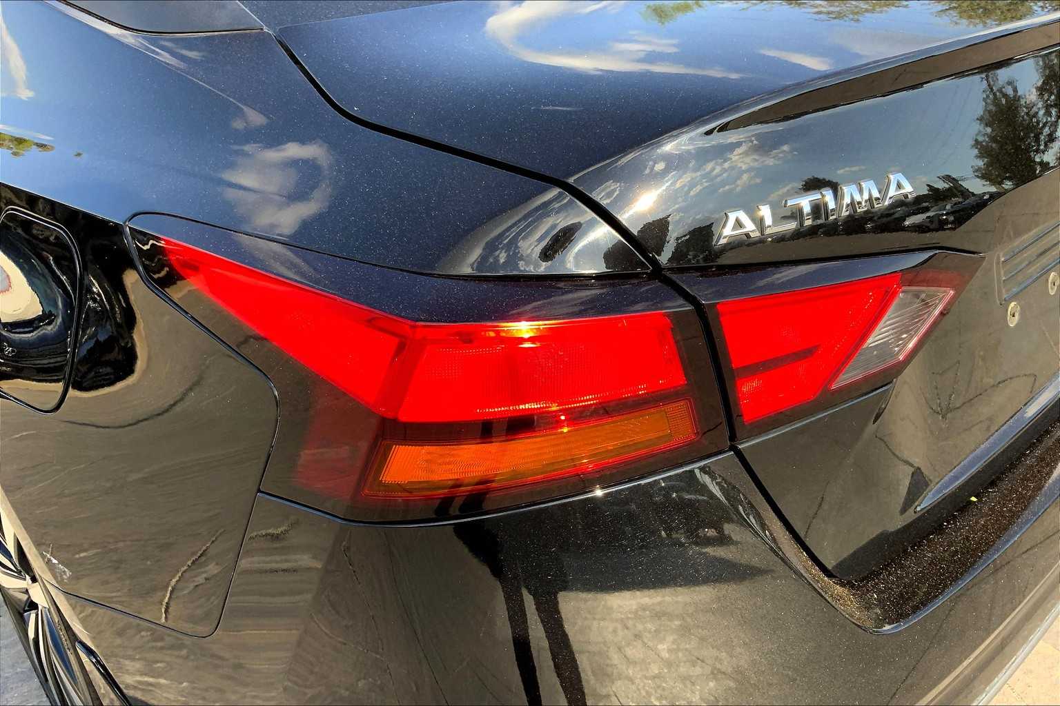2019 Nissan Altima 2.5 SR photo 28