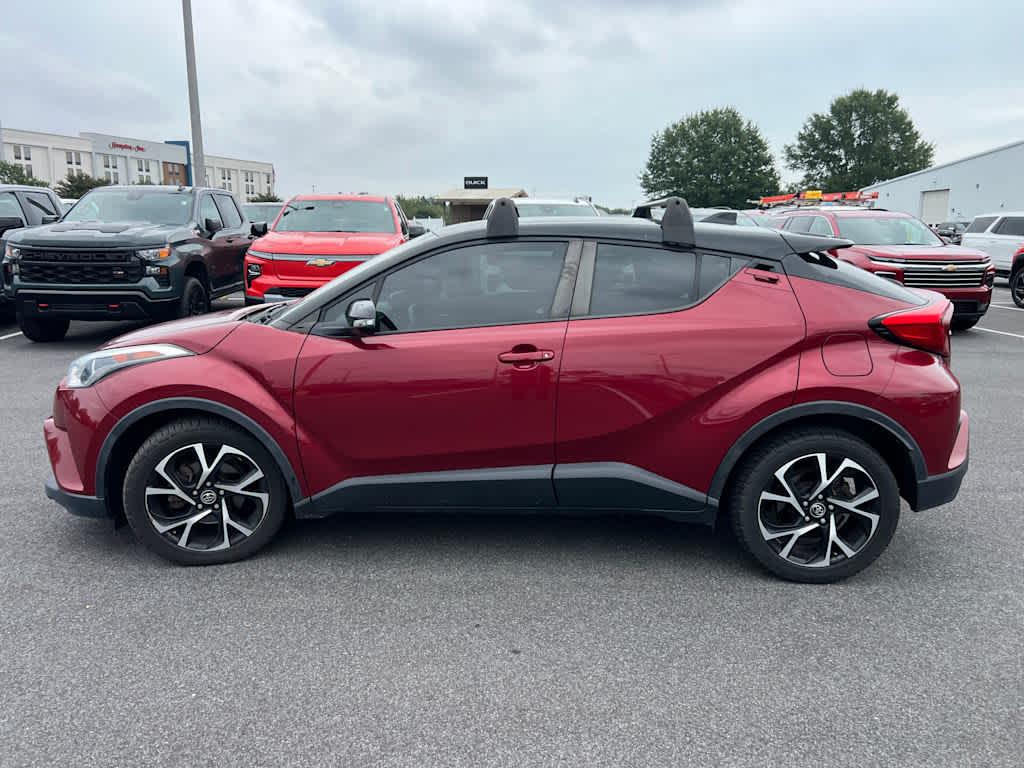 2019 Toyota C-HR LE photo 4