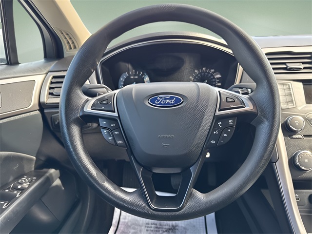 2017 Ford Fusion SE photo 13