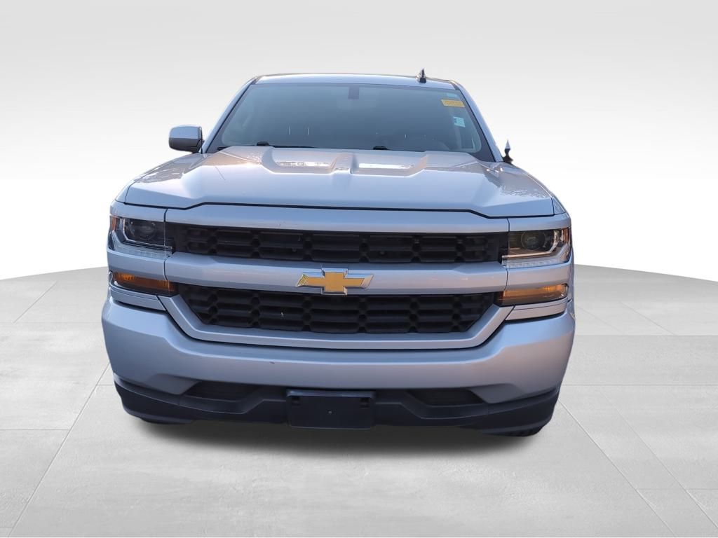 2018 Chevrolet Silverado 1500 LT photo 2