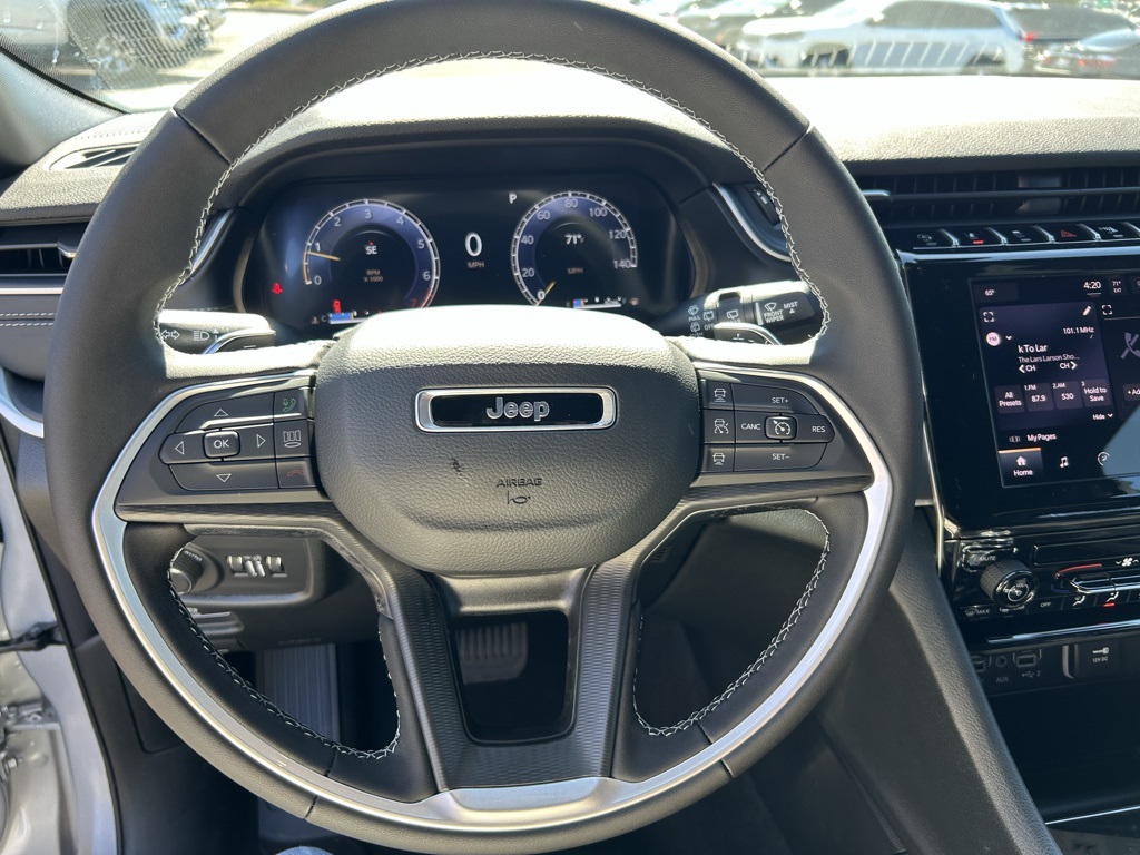 2025 Jeep Grand Cherokee Laredo X photo 13