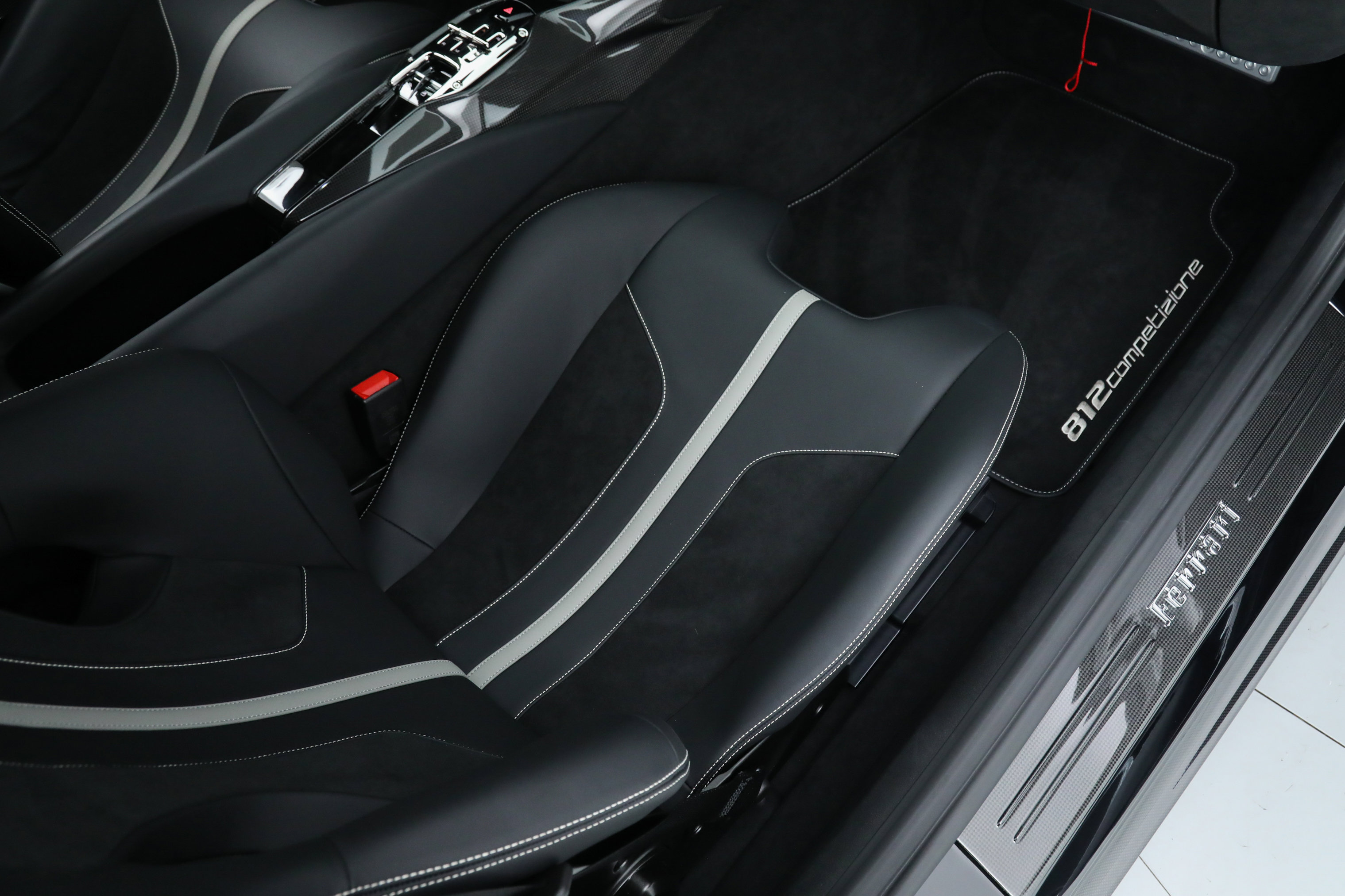 2024 Ferrari 812 Competizione photo 45