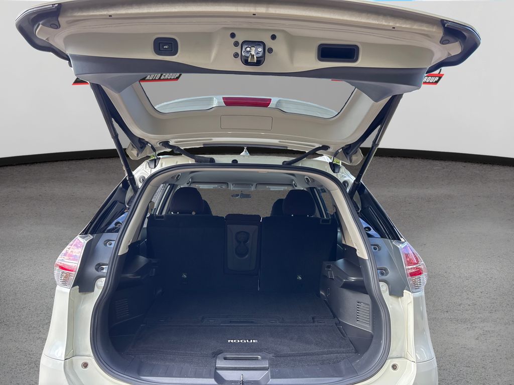 2016 Nissan Rogue SV photo 11