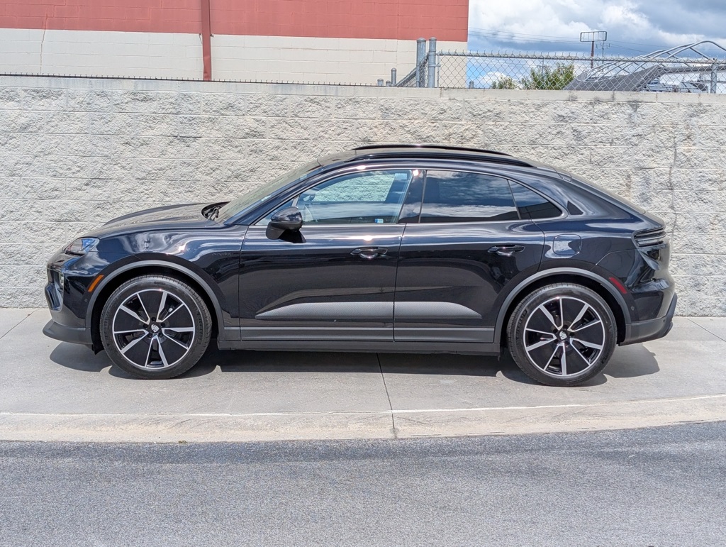 2025 Porsche Macan Electric photo 2
