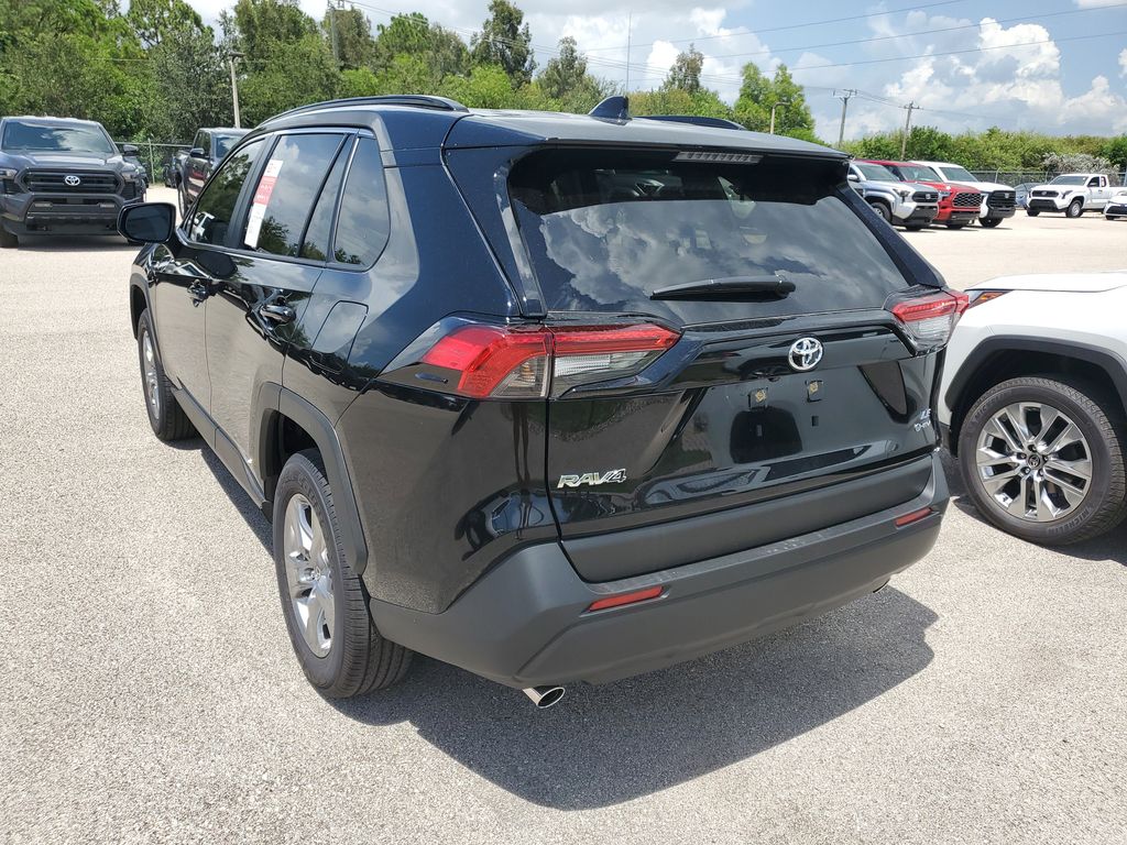 2025 Toyota RAV4 Hybrid LE photo 7