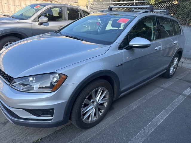 2017 Volkswagen Golf Alltrack TSI SE photo 2