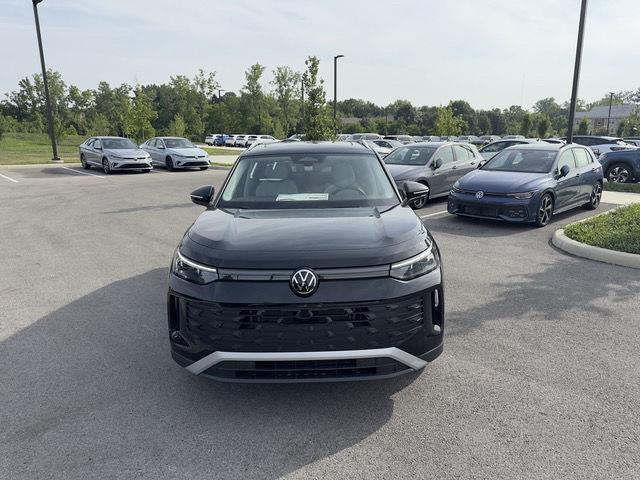 2025 Volkswagen Tiguan SE photo 2
