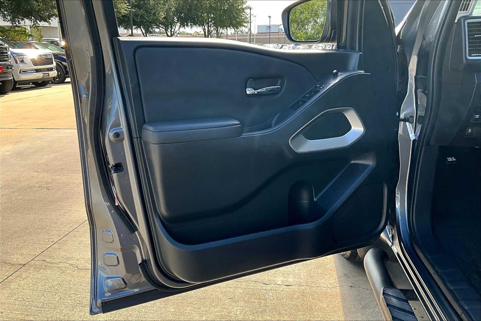 2024 Nissan Frontier SV photo 18