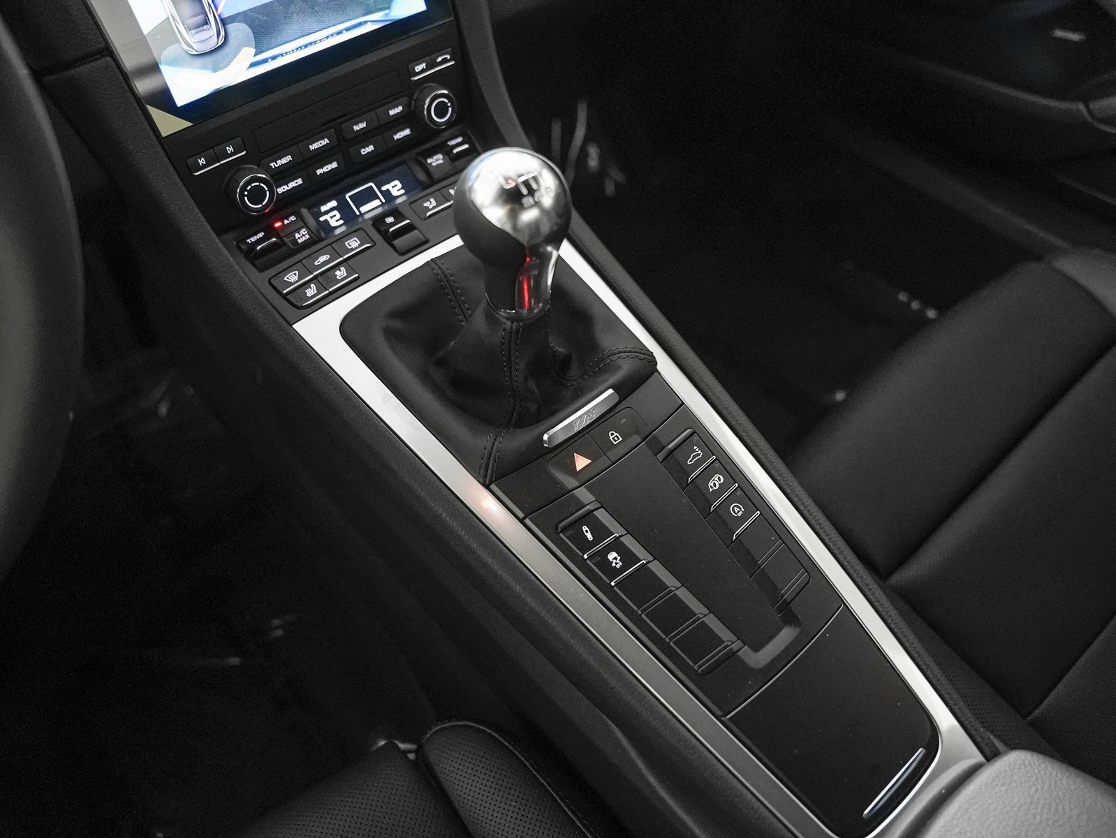 2025 Porsche Cayman photo 16
