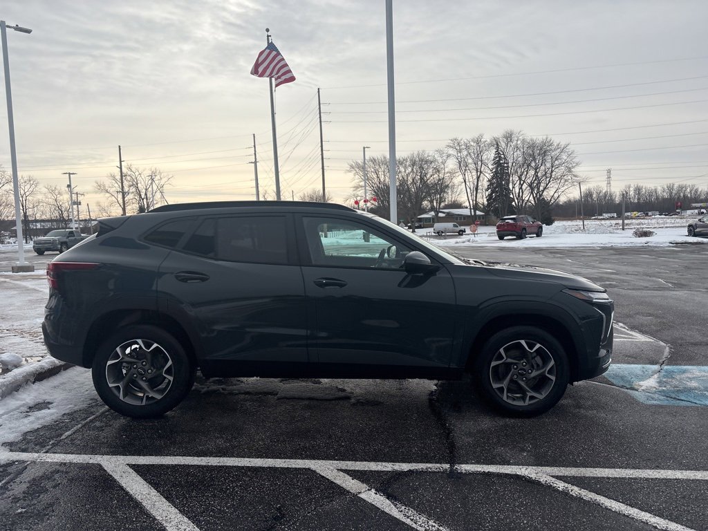 2026 Chevrolet Trax LT photo 3