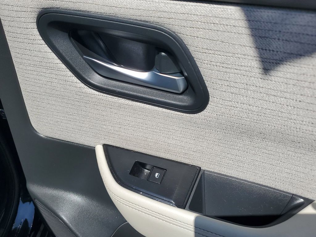 2023 Nissan Rogue SV photo 44