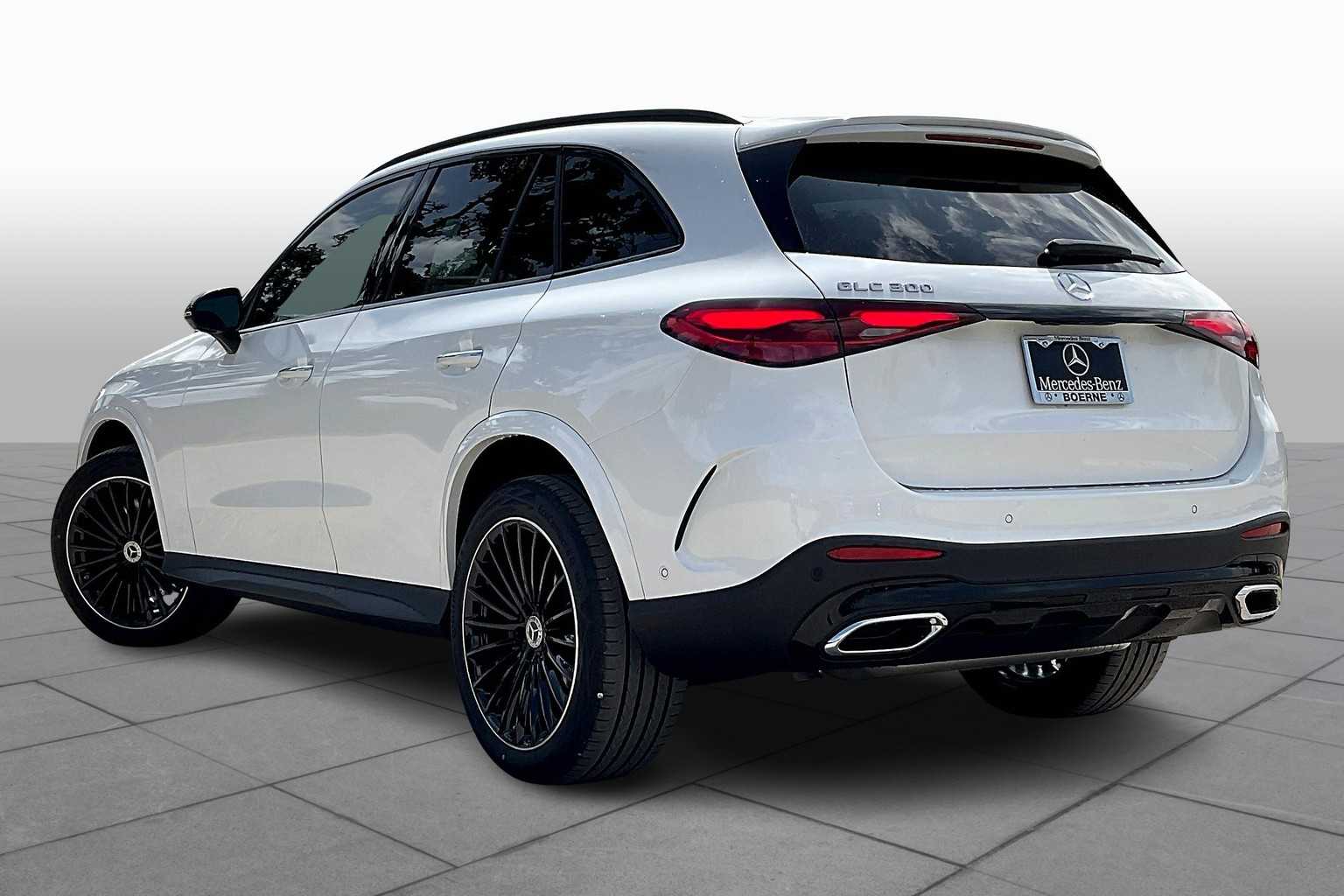2025 Mercedes Benz GLC 300 photo 3