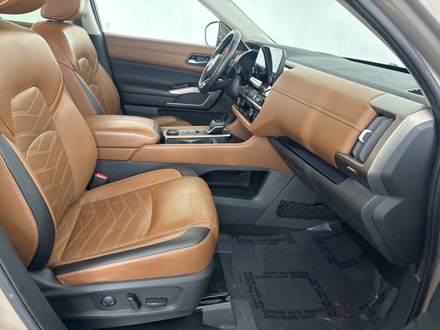 2023 Nissan Pathfinder Platinum photo 23