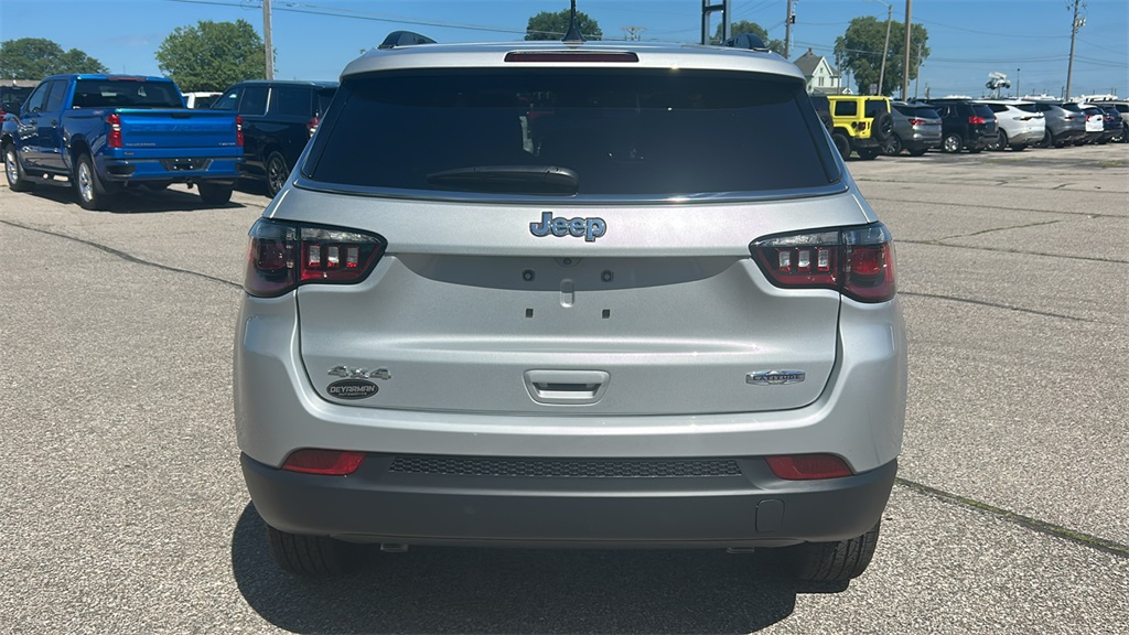 2025 Jeep Compass Latitude photo 4