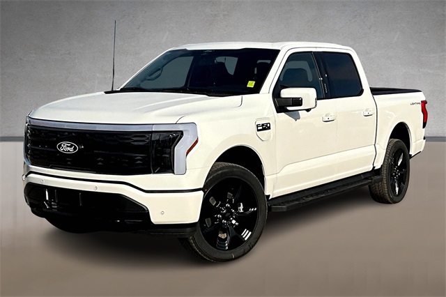 2025 Ford F-150 Lightning Platinum's photo