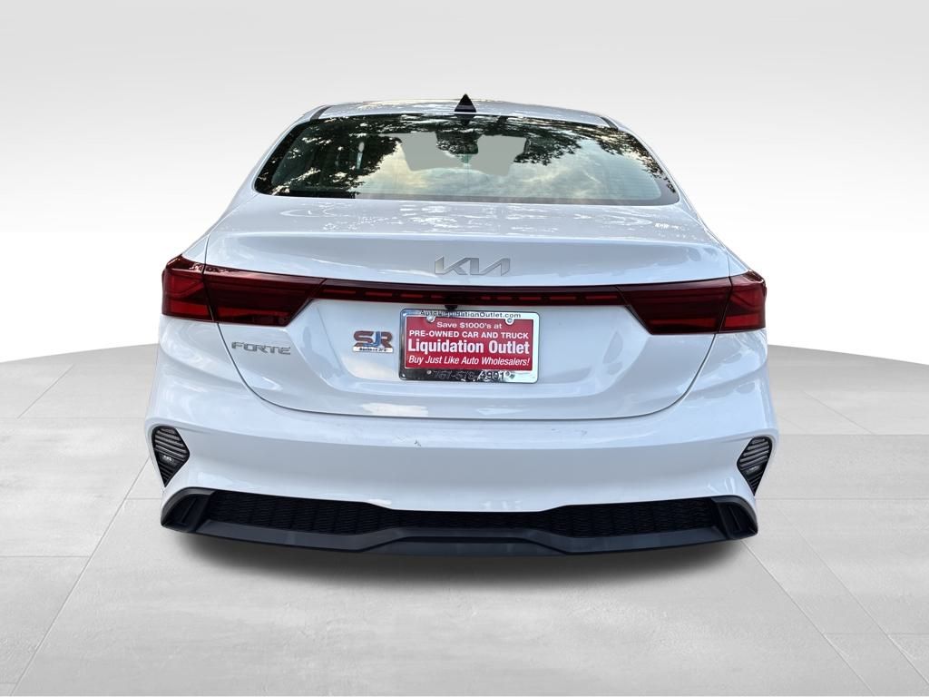 2024 Kia Forte LXS photo 4