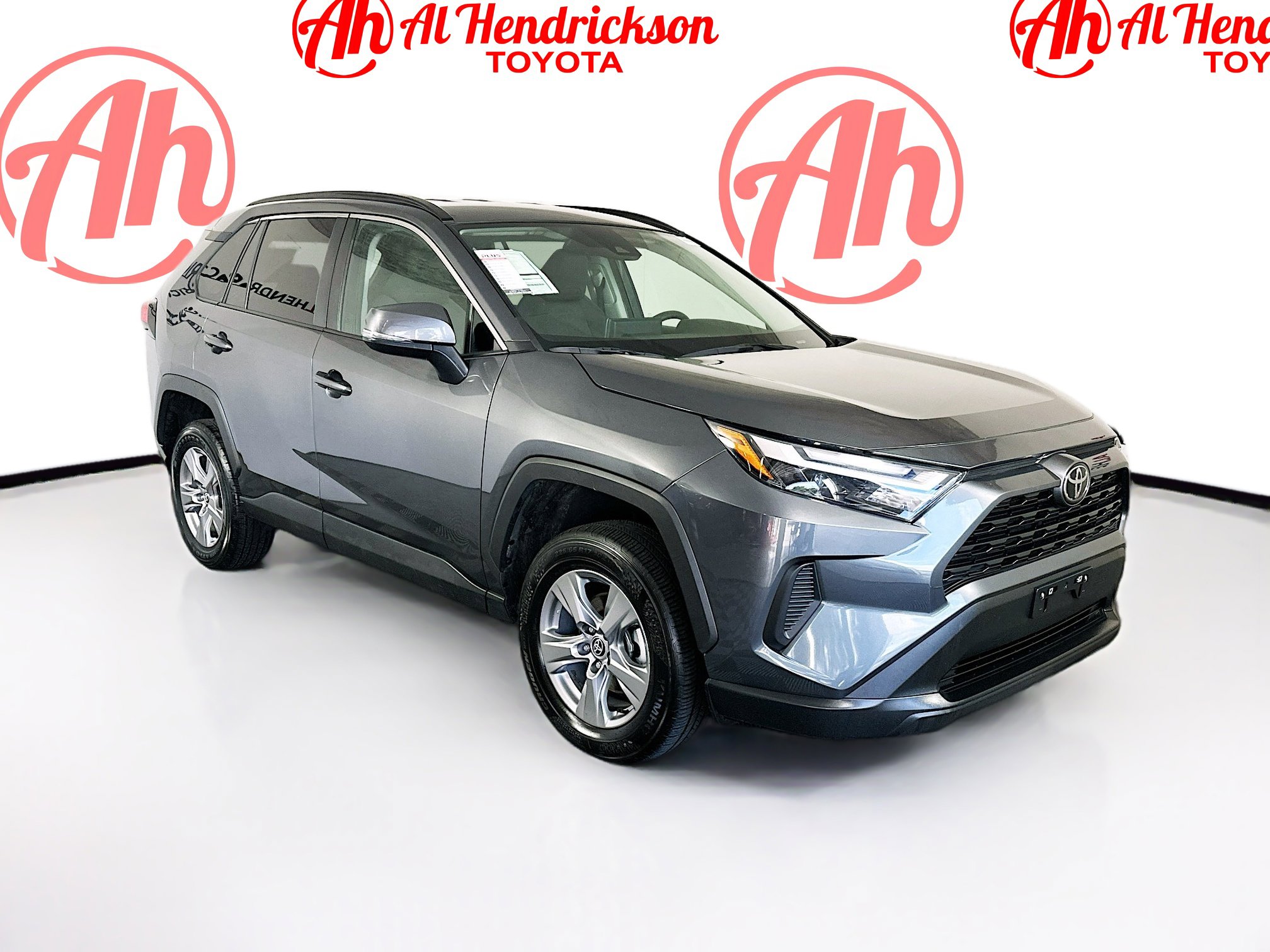 2024 Toyota RAV4 XLE's photo