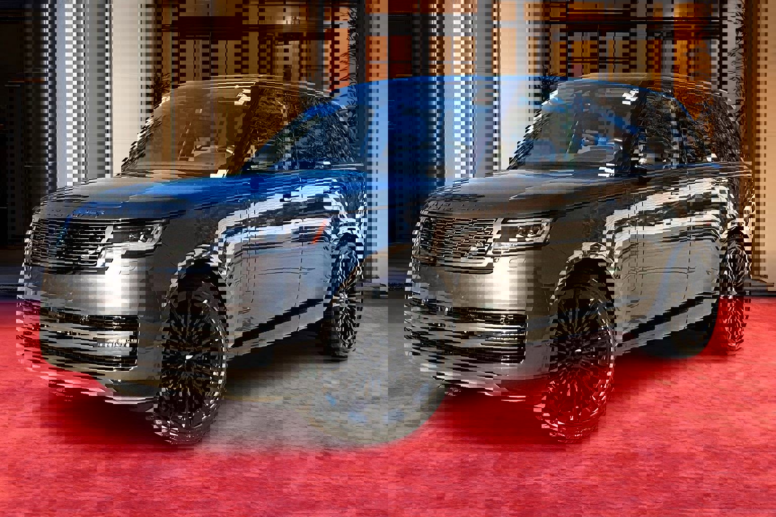 2023 Land Rover Range Rover SE's photo