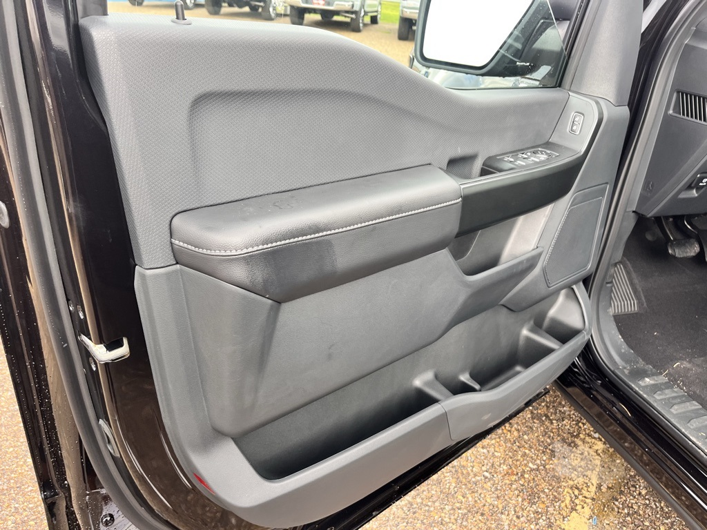 2025 Ford F-150 STX photo 17