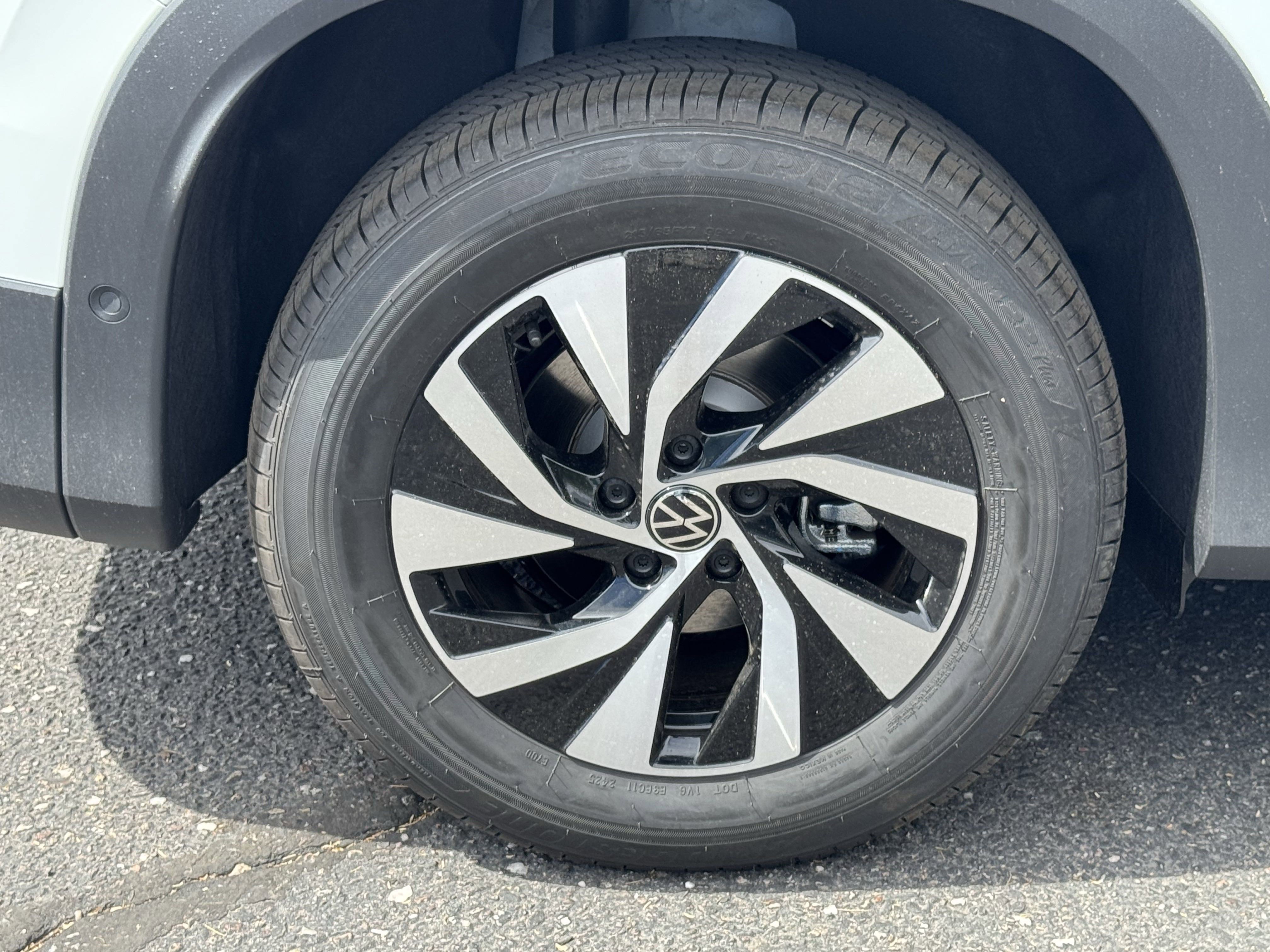 2025 Volkswagen Tiguan S photo 2