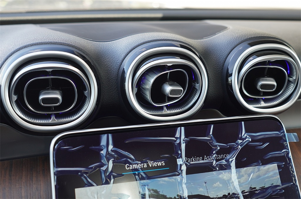 2025 Mercedes Benz GLC 300 photo 24
