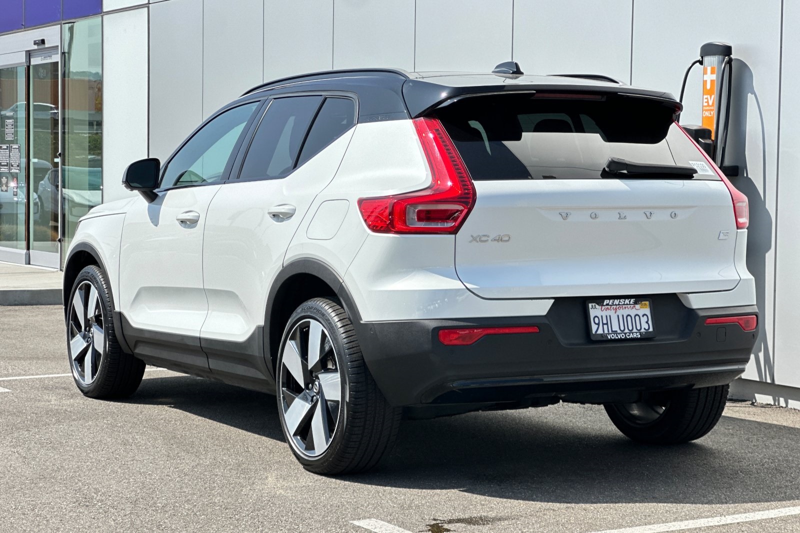 2023 Volvo XC40 Recharge Ultimate photo 4