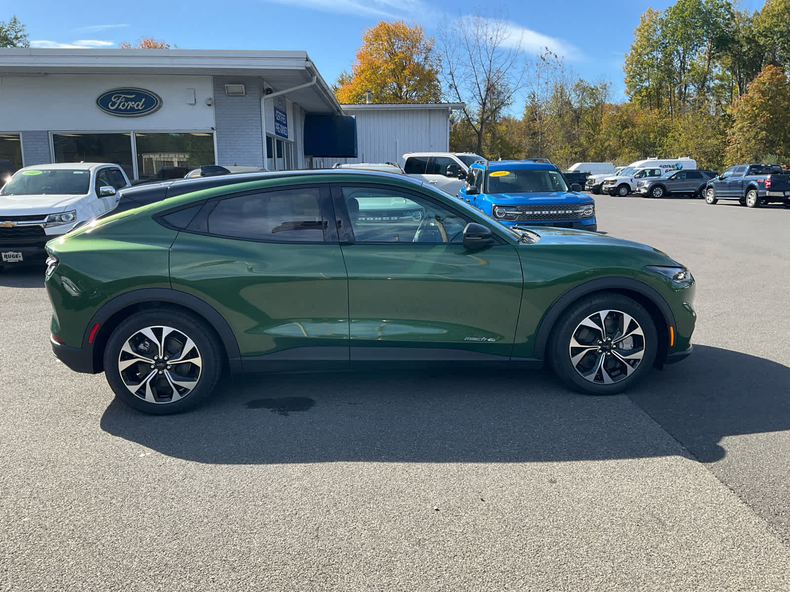 2025 Ford Mustang Mach-E Select photo 2