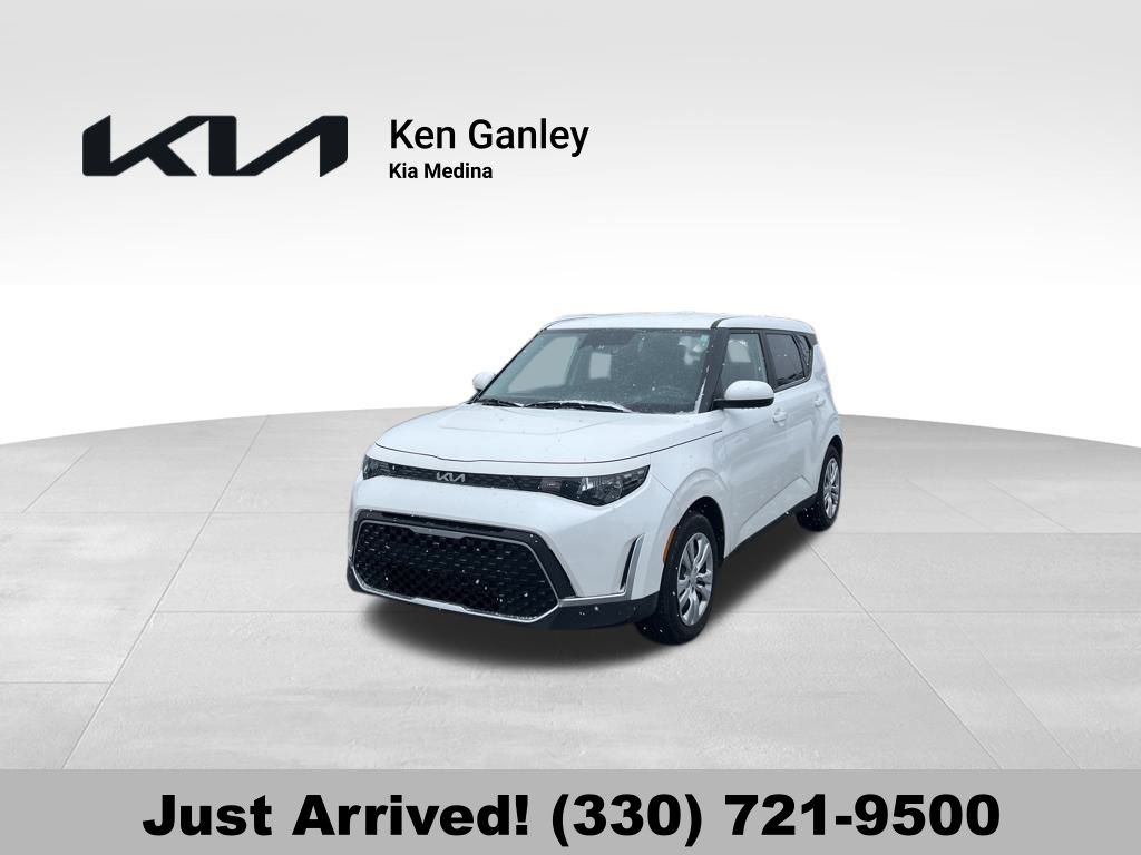 2023 Kia Soul LX's photo