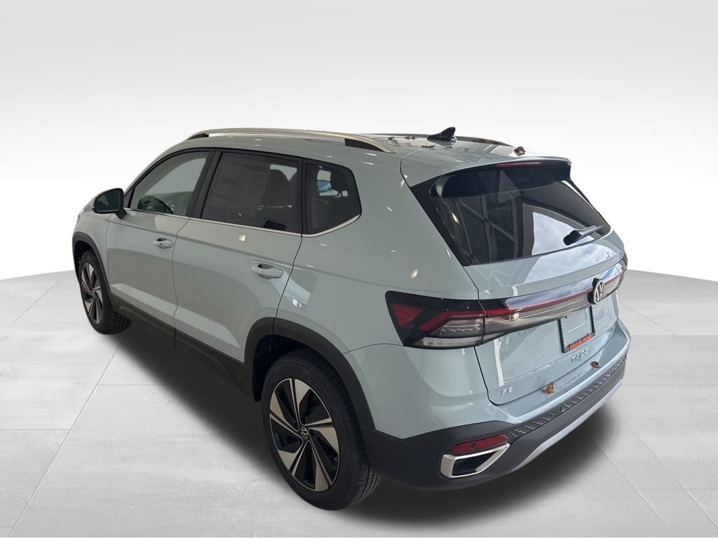 2025 Volkswagen Taos SE photo 3