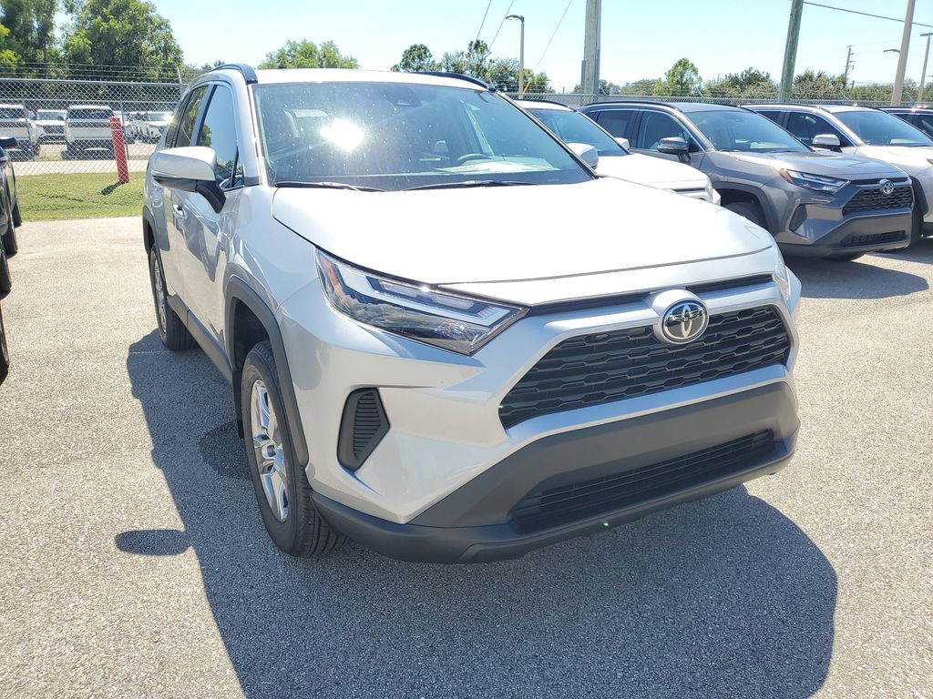 2025 Toyota RAV4 XLE photo 3