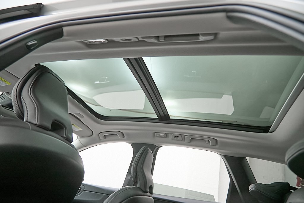 2023 VOLVO XC60 - Image 32