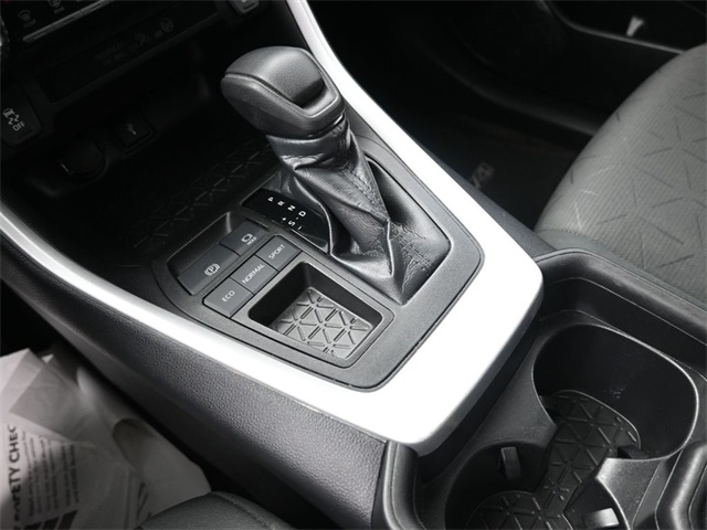 2021 Toyota RAV4 XLE photo 18