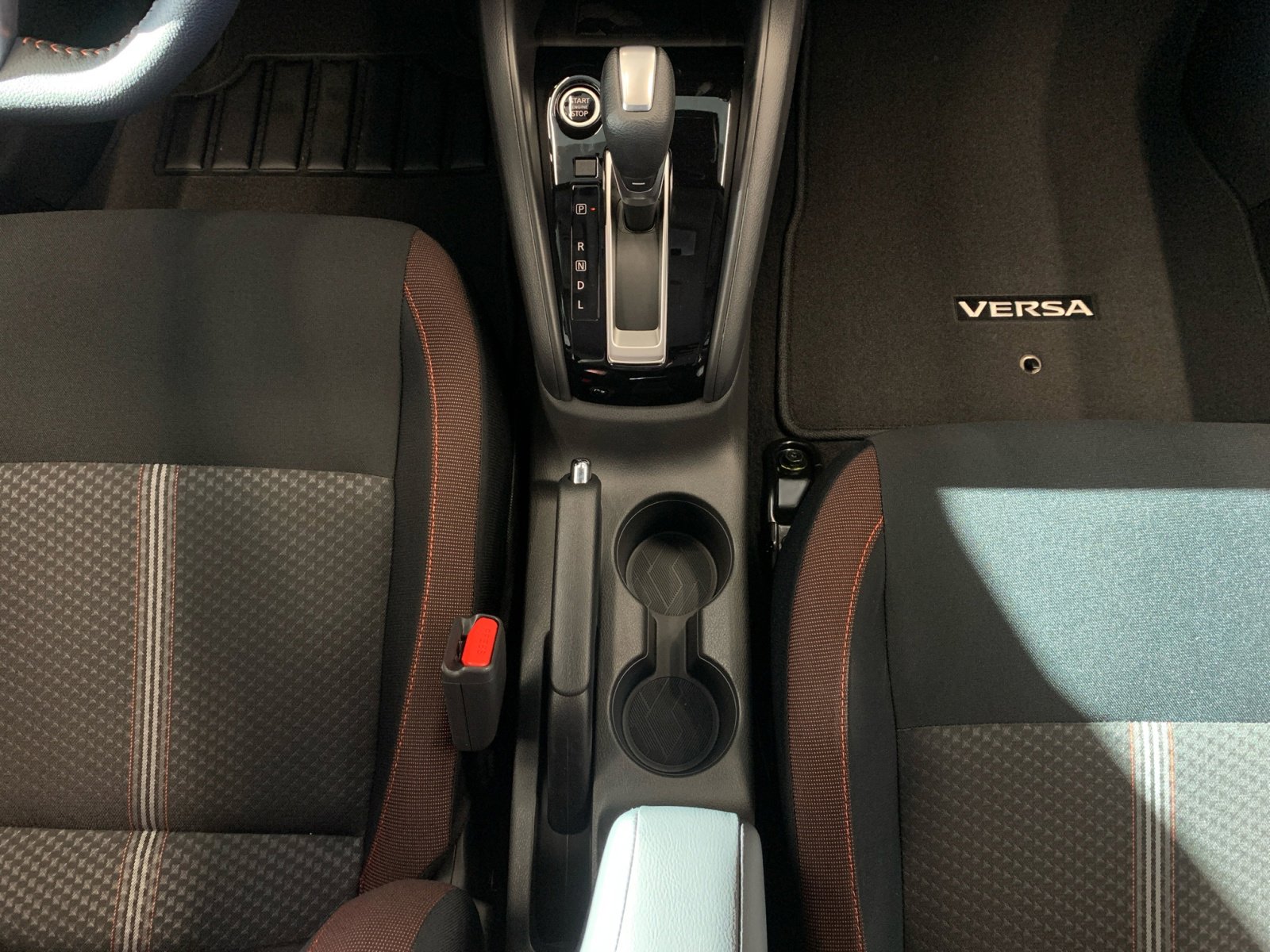2025 Nissan Versa SR photo 18
