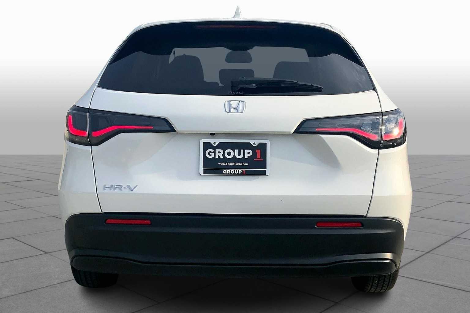 2026 Honda HR-V LX photo 2