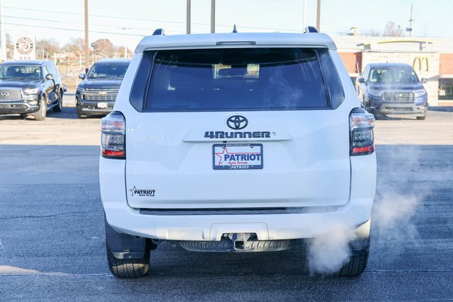 2021 Toyota 4Runner SR5 photo 4