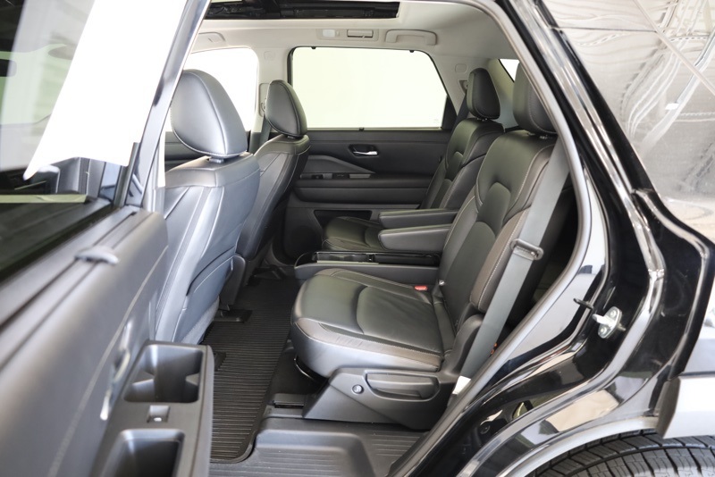 2024 Nissan Pathfinder SL photo 31