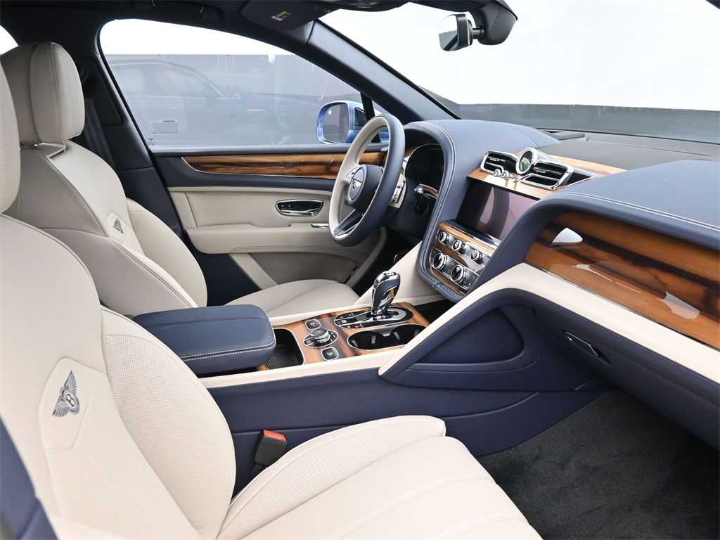 2025 Bentley Bentayga EWB photo 2