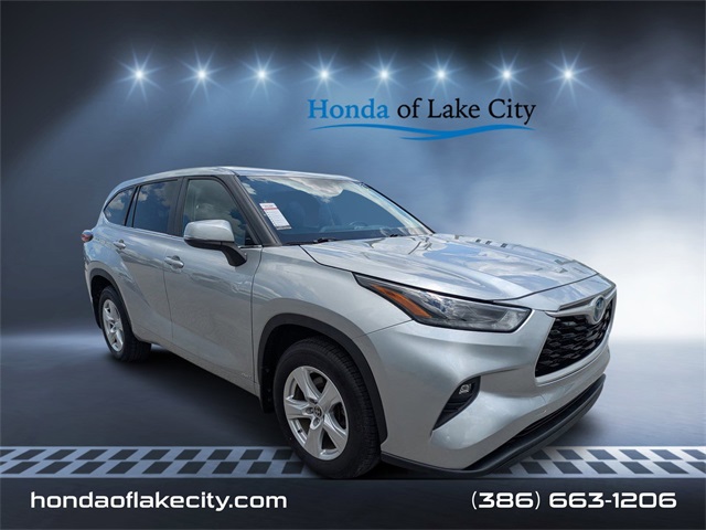 2023 Toyota Highlander LE's photo