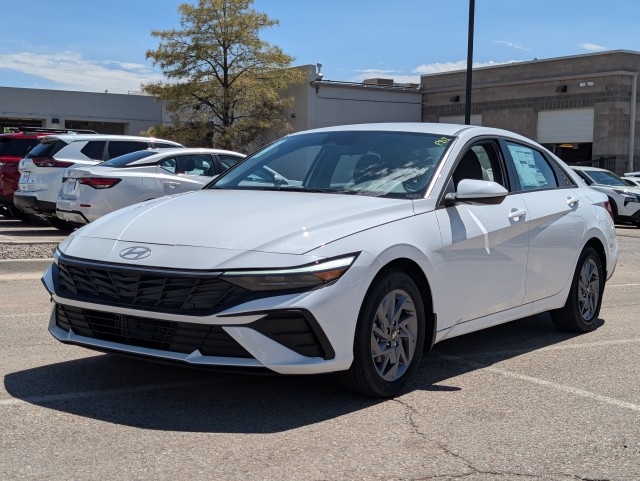 New 2025 SERENITY WHITE / GRAY Hyundai Blue image 1