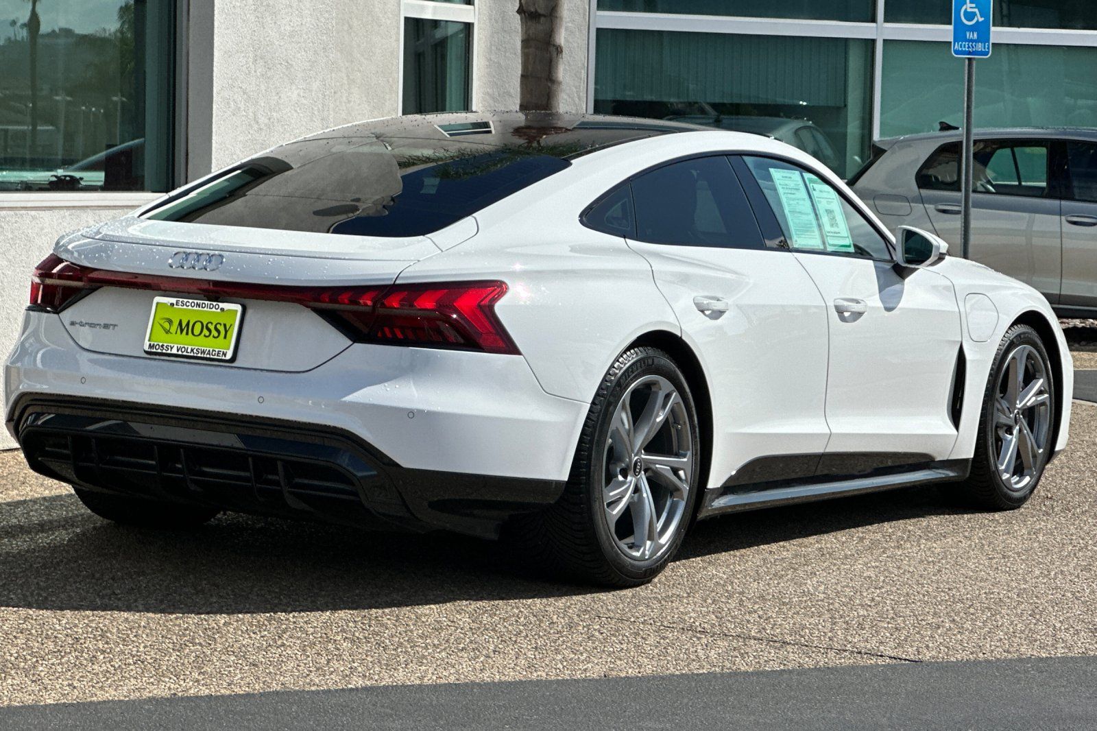 2022 Audi e-tron GT Premium Plus photo 4