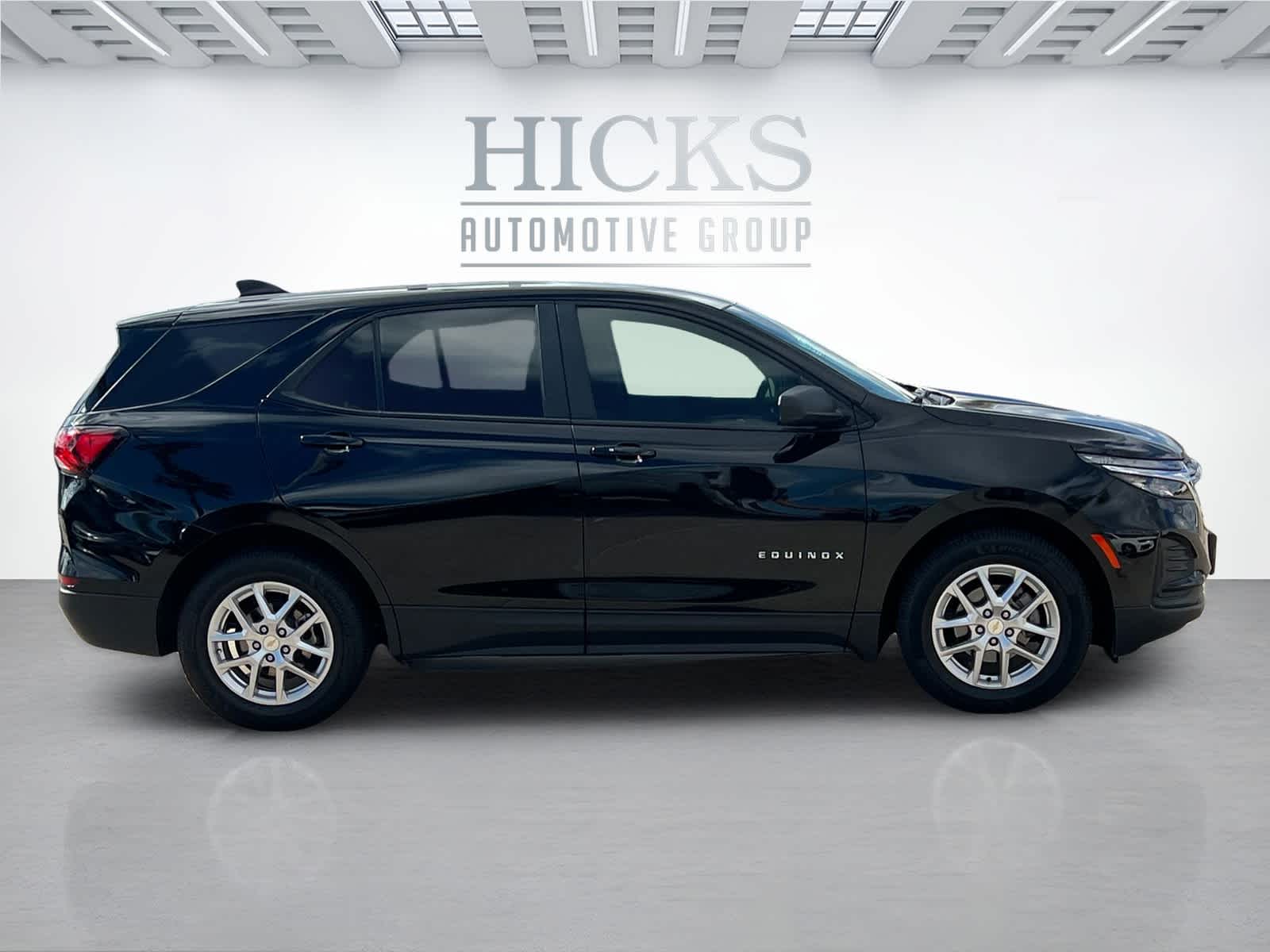 2023 Chevrolet Equinox LS photo 2