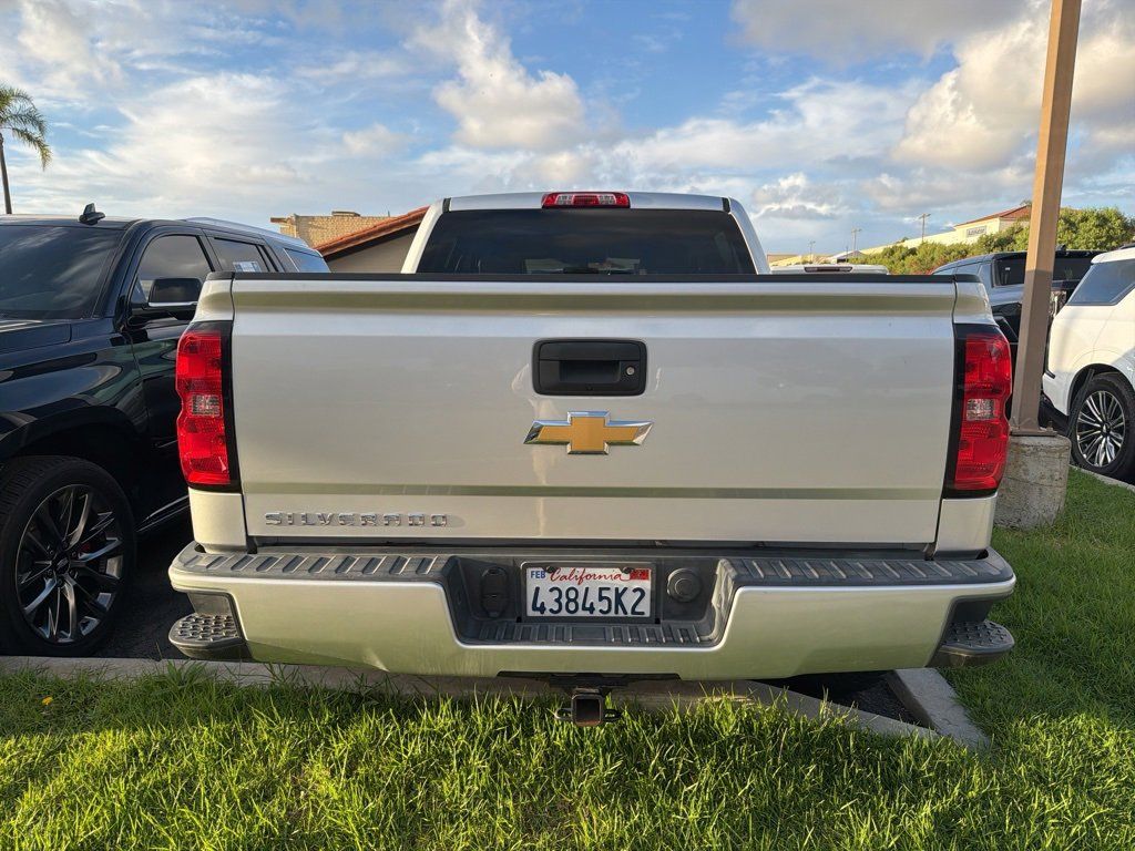 2018 Chevrolet Silverado 1500 Custom photo 4