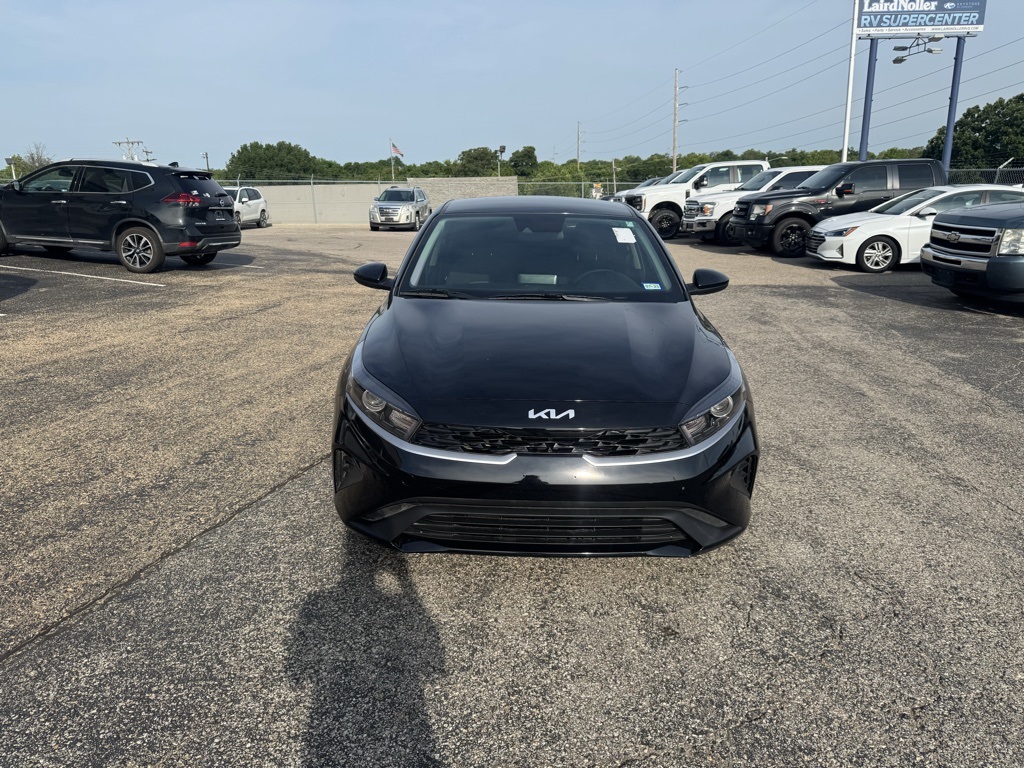 2023 Kia Forte LXS photo 2