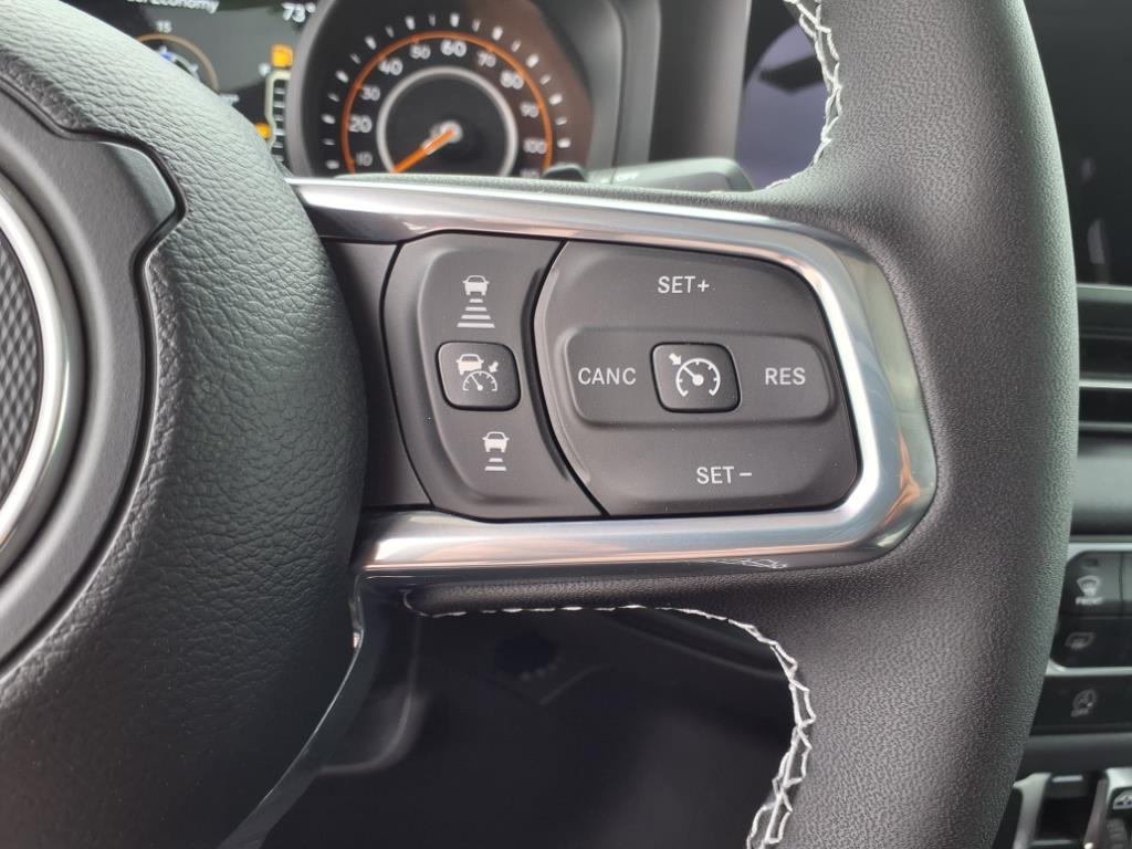 2025 Jeep Wrangler Sahara photo 12