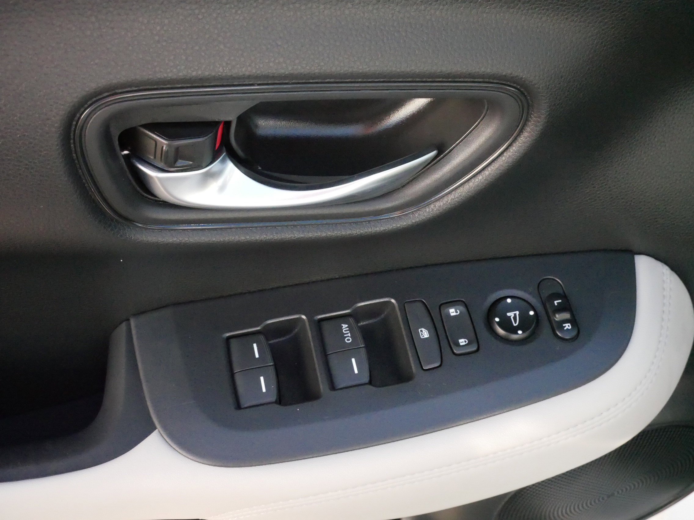 2023 Honda HR-V LX photo 16