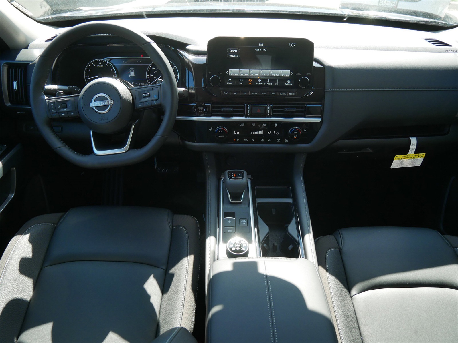 2025 Nissan Pathfinder SL photo 17