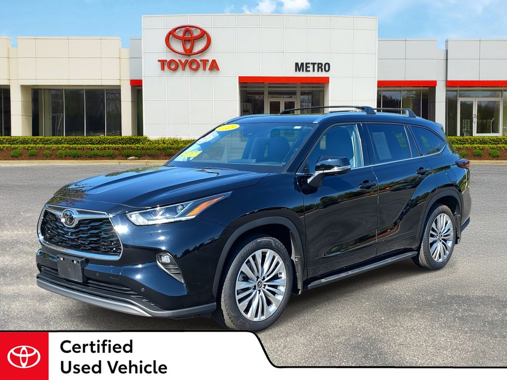 2025 Toyota Highlander Platinum's photo