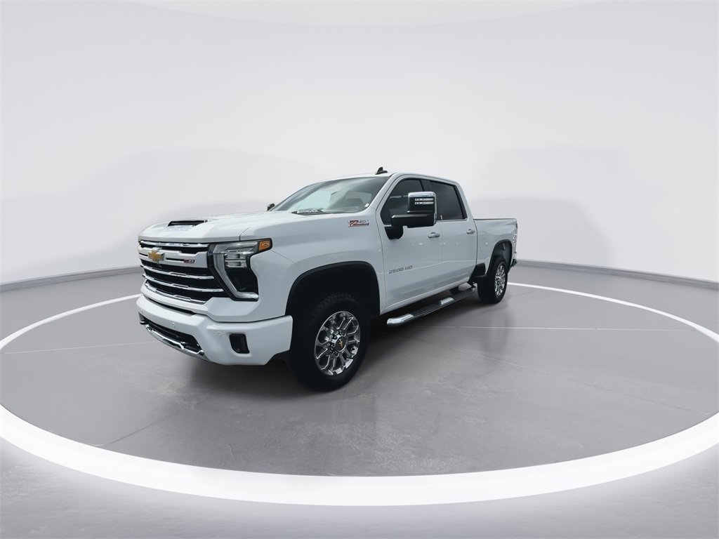 2025 Chevrolet Silverado LT photo 4