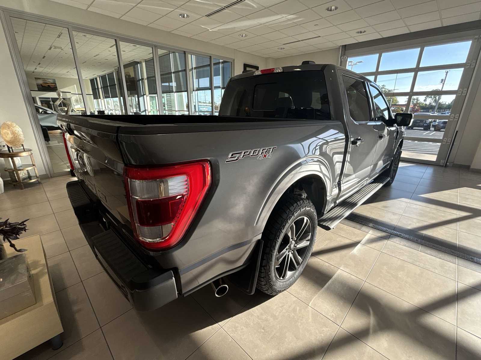 2023 Ford F-150 Lariat photo 2